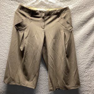 Studio M size 6 brown short pants